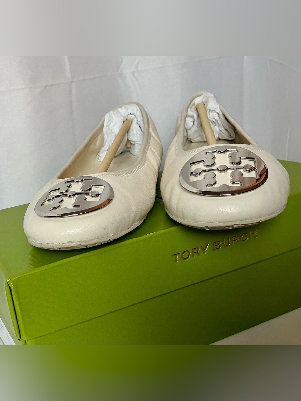 Tory Burch Reva Travel Ballet Flats Cream Silver Leather Size 7 - Picture 4 of 14